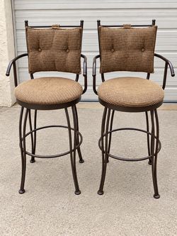 Vintage-Style Swivel Bar Stools – Set of 2